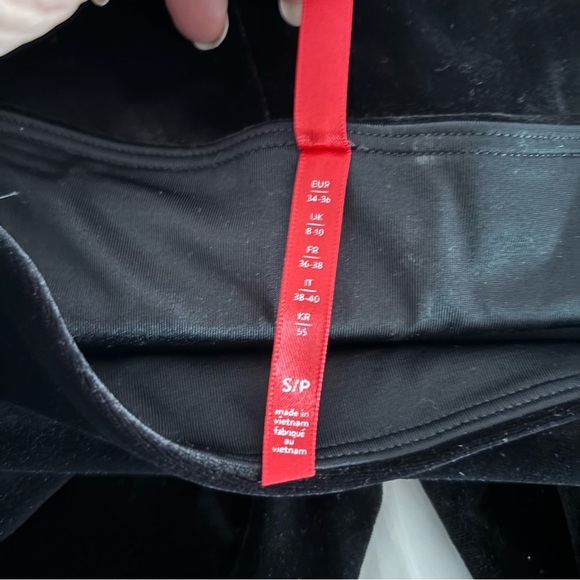 NWOT SPANX VELVET LEGGINGS Black SZ S /P. - Picture 3 of 10